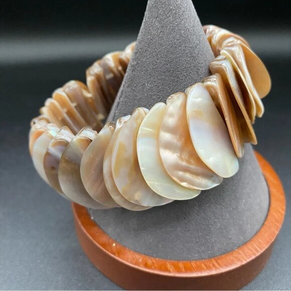 Cream and Tan Colored Mother of Pearl Shell Stretch Bracelet - Picture 7 of 9